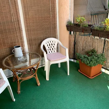 Plaza Apartment *